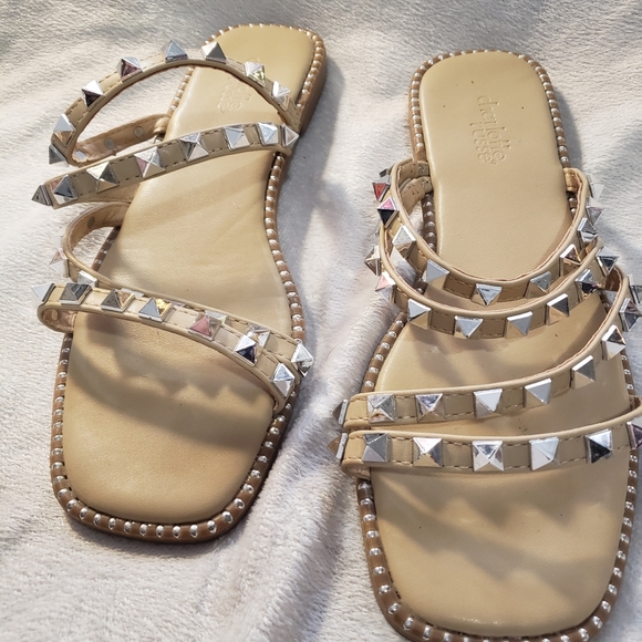 Super Cute Charlotte Russe Fully Studded Strappy Flat Sandals Nude/Tan Size 6 - Picture 1 of 10